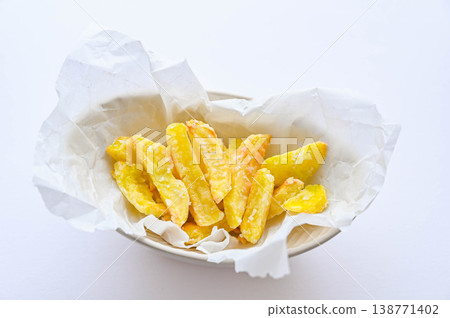 Non-fried potato fries 138771402