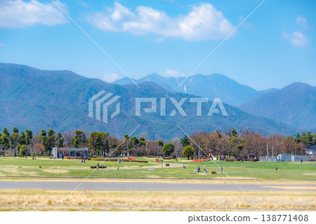 Shinshu Sky Park under a clear sky and the snow-capped peaks of the Northern Alps. 138771408