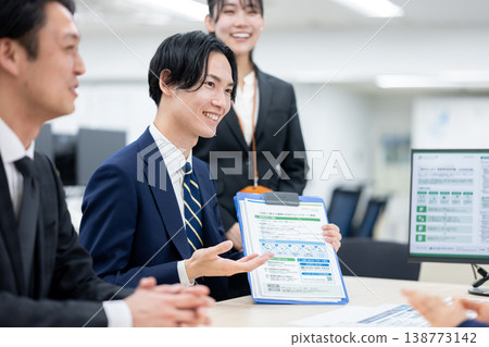 A businessman explaining the contract details A businessman explaining the contract details 138773142
