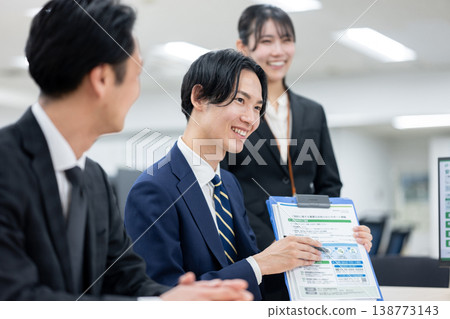 A businessman explaining the contract details A businessman explaining the contract details 138773143