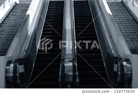 Ascending and descending: Geometric street snaps capturing everyday life in the city. 138773630