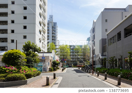 Photographed in April 2026 on the north side of JR Amagasaki Station (near Shioe 1-chome). 138773695
