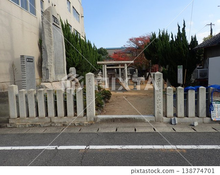 古高松忠信社(Furutakamatsu Chūkonsha)位於香川縣高松市東部,在前往屋島神社的路上。 古高松忠信社(Furutakamatsu Chūkonsha)位於香川縣高松市東部,在前往屋島神社的路上。 138774701