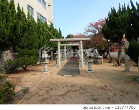 古高松忠信社（Furutakamatsu Chūkonsha）位於香川縣高松市東部，在前往屋島神社的路上。 138774706
