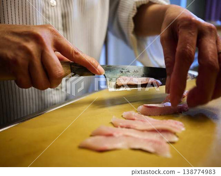 Cut the yellowtail fillet Cut the yellowtail fillet 138774983