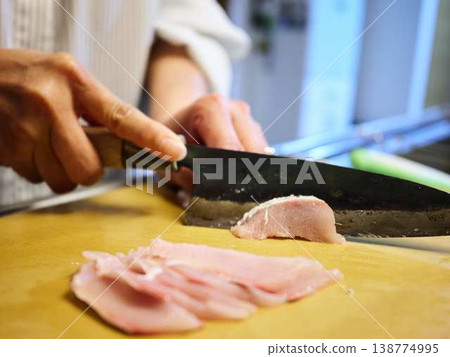 Cut the yellowtail fillet Cut the yellowtail fillet 138774995