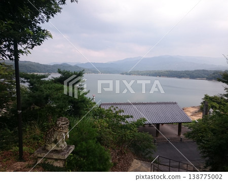 Kanno Shrine, located on the shore of Mannō Pond in Mannō-cho, Nakatado-gun, Kagawa Prefecture. Kanno Shrine, located on the shore of Mannō Pond in Mannō-cho, Nakatado-gun, Kagawa Prefecture. 138775002