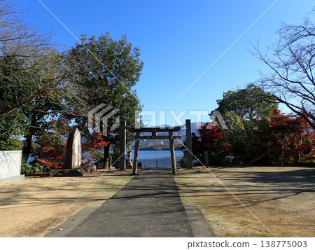 Kanno Shrine, located on the shore of Mannō Pond in Mannō-cho, Nakatado-gun, Kagawa Prefecture. Kanno Shrine, located on the shore of Mannō Pond in Mannō-cho, Nakatado-gun, Kagawa Prefecture. 138775003