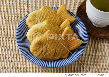 鯛魚燒(魚形蛋糕,內餡為甜豆沙)-日本甜點 鯛魚燒(魚形蛋糕,內餡為甜豆沙)-日本甜點 138775045