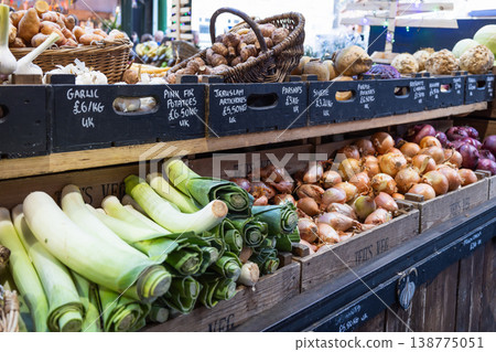 Fresh organic vegetables on display at Borough Market in London 138775051