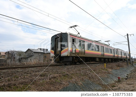 信越線列車正在運行 信越線列車正在運行 138775383