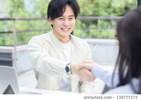 男人握手 138775573