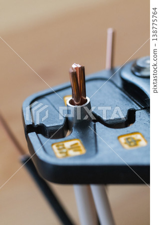 Second-class electrician skills test: Ring sleeve crimping and connection. Second-class electrician skills test: Ring sleeve crimping and connection. 138775764