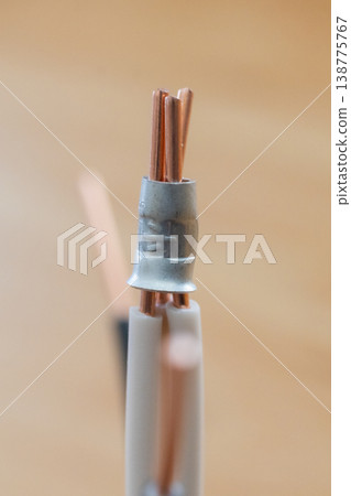 Second-class electrician skills test: Ring sleeve crimping and connection. 138775767