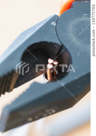 Second-class electrician skills test: Ring sleeve crimping and connection. Second-class electrician skills test: Ring sleeve crimping and connection. 138775768