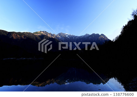 November, Taisho Pond and Mt. Hotaka (Photo taken on the left bank of Taisho Pond) November, Taisho Pond and Mt. Hotaka (Photo taken on the left bank of Taisho Pond) 138776600