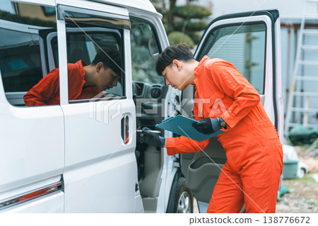 Auto mechanic Auto mechanic 138776672