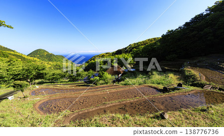 石部梯田、駿河灣以及海對岸的富士山。 石部梯田、駿河灣以及海對岸的富士山。 138776736
