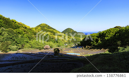 石部梯田、駿河灣以及海對岸的富士山。 石部梯田、駿河灣以及海對岸的富士山。 138776861