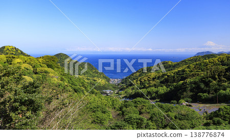 石部梯田、駿河灣以及海對岸的富士山。 138776874