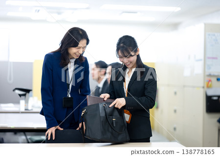 A saleswoman preparing A saleswoman preparing 138778165