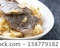 烤肉炒飯的特寫。 138779182