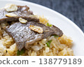 烤肉炒飯的特寫。 138779189