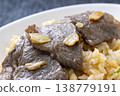 烤肉炒飯的特寫。 138779191