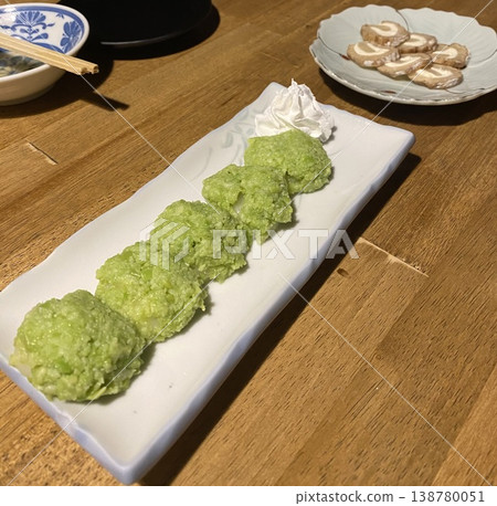 仙台特產的Zunda麻糬，不甜，味道清淡。 138780051