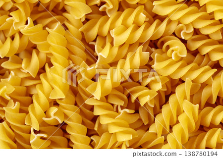 Fusilli doppia rigatura pasta background. 138780194