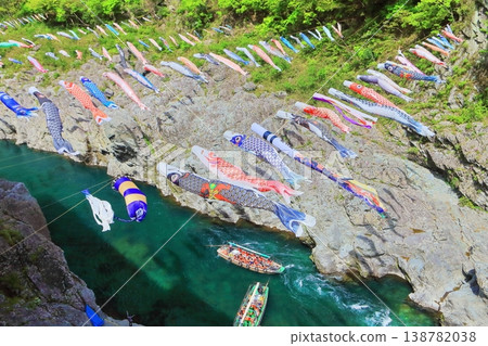 [Tokushima Prefecture] Carp streamers and fresh green Oboke Gorge 138782038