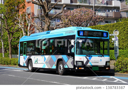 A Seibu Bus (new "S-tory" livery / Isuzu Erga) stopped at a bus stop in the residential area of Hikarigaoka. 138783387
