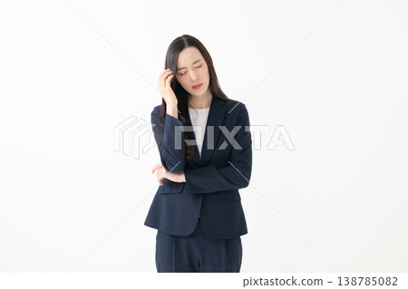 Troubling women 138785082