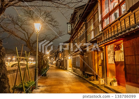 Evening and nighttime views of the Kazue-machi Chaya District in Kanazawa, Japan. 138786099