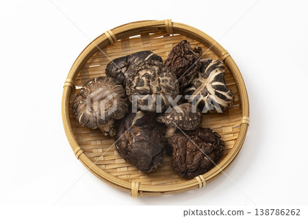 白色背景上的唐科 138786262