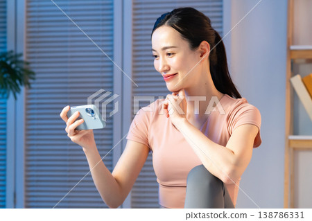 做健身的女性 138786331