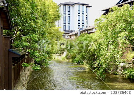 A view of the Shirakawa River from near Sekisenin Bridge on Shirakawa-suji in Higashiyama Ward, Kyoto City. A view of the Shirakawa River from near Sekisenin Bridge on Shirakawa-suji in Higashiyama Ward, Kyoto City. 138786468