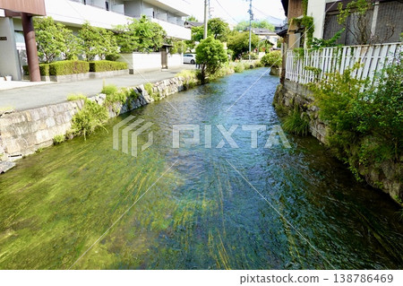 A view of the Shirakawa River from near Sekisenin Bridge on Shirakawa-suji in Higashiyama Ward, Kyoto City. A view of the Shirakawa River from near Sekisenin Bridge on Shirakawa-suji in Higashiyama Ward, Kyoto City. 138786469