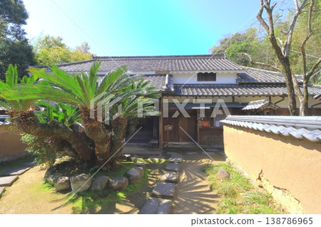 磯屋住宅（杵築城下町北大武士住宅） 138786965