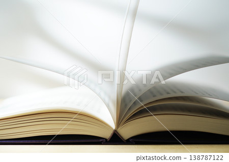 打開一本書（圖） 138787122