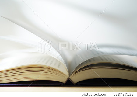 打開一本書（圖） 138787132