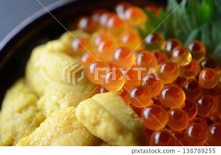 新鮮美味的鮭魚籽飯 138789255