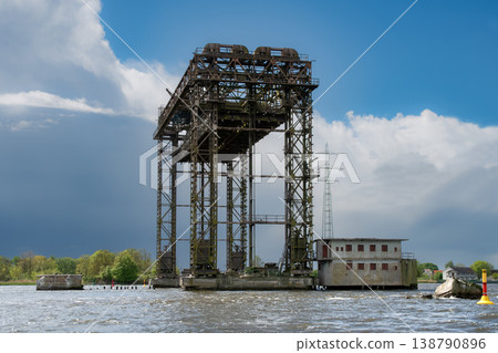 lifting bridge 138790896