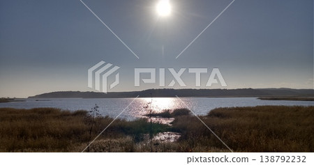 Sun reflection 138792232