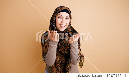 Smiling woman gesturing welcome and friendliness Smiling woman gesturing welcome and friendliness 138794344