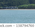 The Limited Express Umisachi Yamasachi runs across a railway bridge over the Hosoda River, which flows into Odotsu Beach in Nichinan City, Miyazaki Prefecture. 138794760