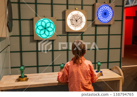 Child Exploring Interactive and Glowing Shapes. 138794765