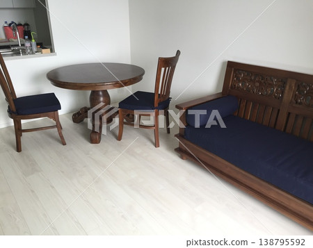 公寓裡時尚的客廳 138795592