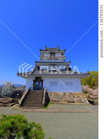 Kitsuki Castle keep in spring (vertical composition) Kitsuki Castle keep in spring (vertical composition) 138795635
