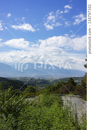 山梨縣的夏天:中央市和南阿爾卑斯市及其街景 山梨縣的夏天:中央市和南阿爾卑斯市及其街景 138797102